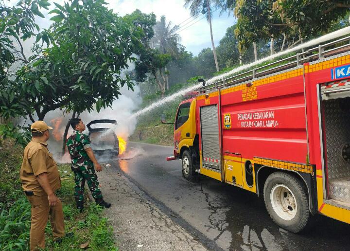 Mobil Grand Livina Terbakar, Api Diduga Berasal dari Ini