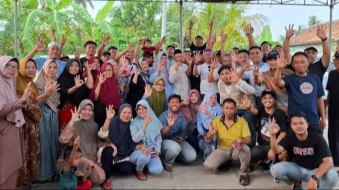 Ikut Bersyukur, Warga Datangi Kediaman Calon Wakil Bupati Pringsewu Umi Laila