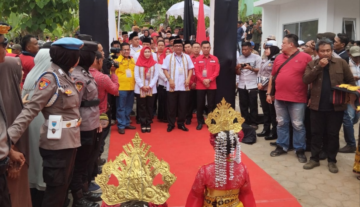 Pasangan Dewi Handajani - Ammar Siradjuddin Resmi Daftar ke KPU Tanggamus