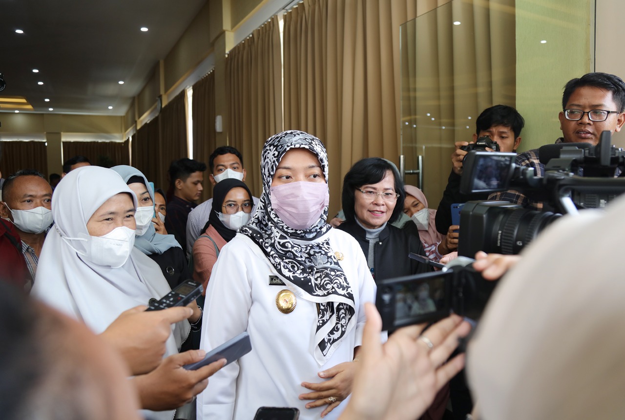 Datang dan Pergi, Wagub Nunik Bungkam Saat Penuhi Klarifikasi KPK