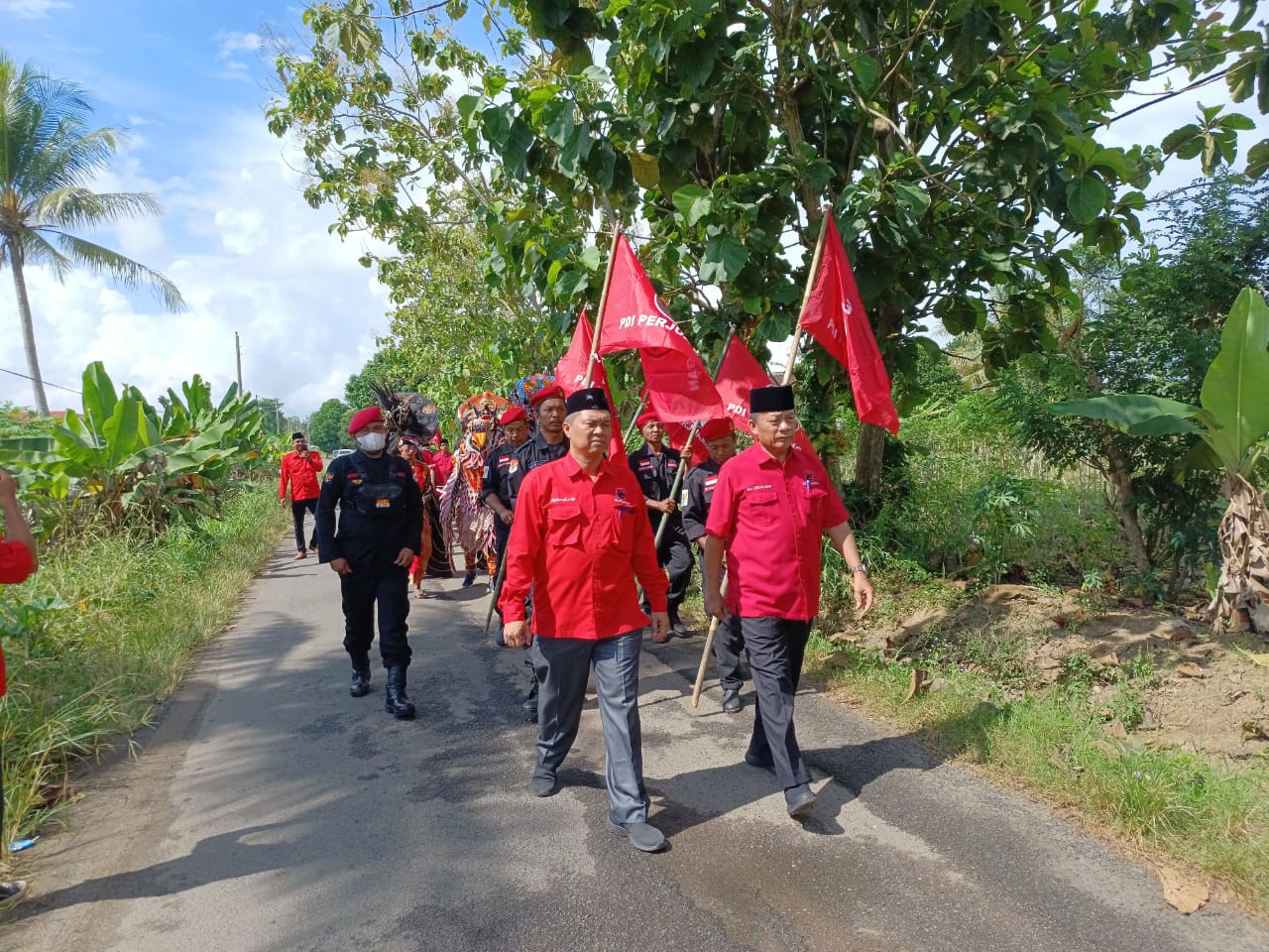 DPC PDIP Lamtim Daftarkan 50 Bacaleg ke KPU