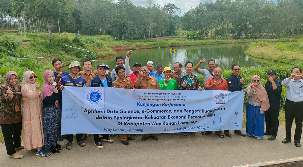 ITB Laksanakan Program Pengabdian Masyarakat untuk Peternak Ikan di Way Kanan