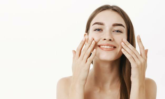 Punya Kulit Kusam Susah Putih? Coba 3 Lulur Alami yang Membuat Wajah Glowing Berkilau