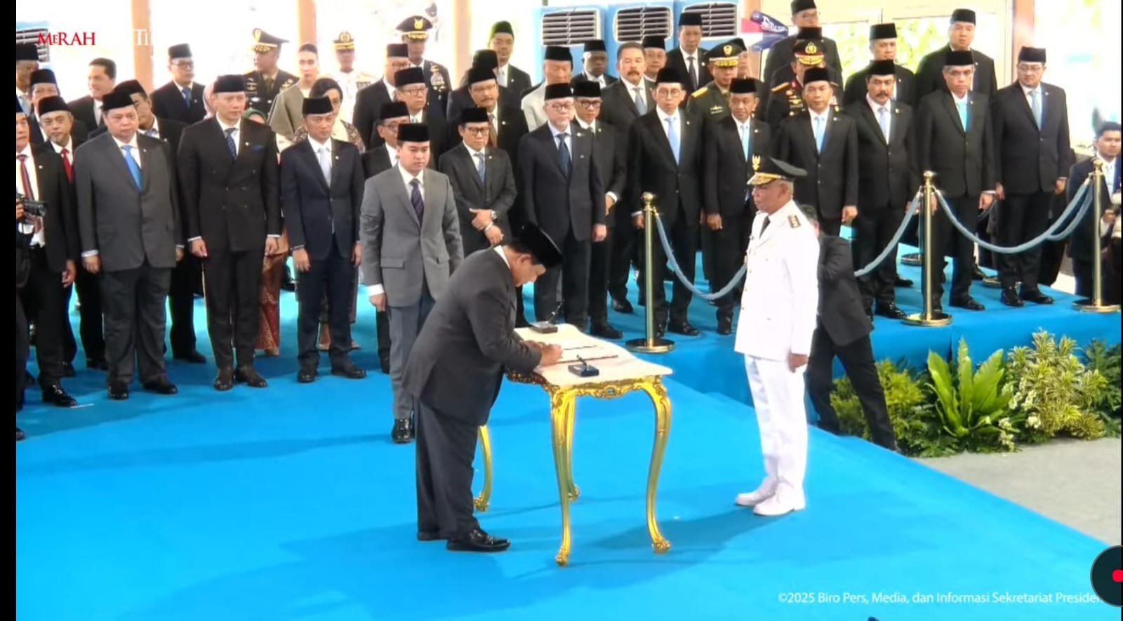 Pimpin Barisan, RMD Jadi Gubernur Pertama yang Dilantik Presiden Prabowo
