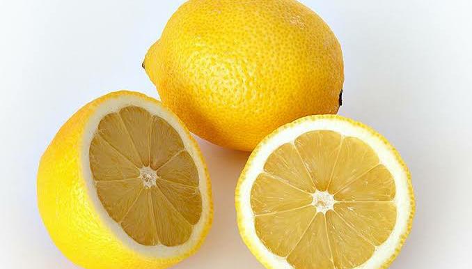 Ini Manfaat Air Lemon yang Ampuh menghancurkan Lemak di Perut Buncit Wanita