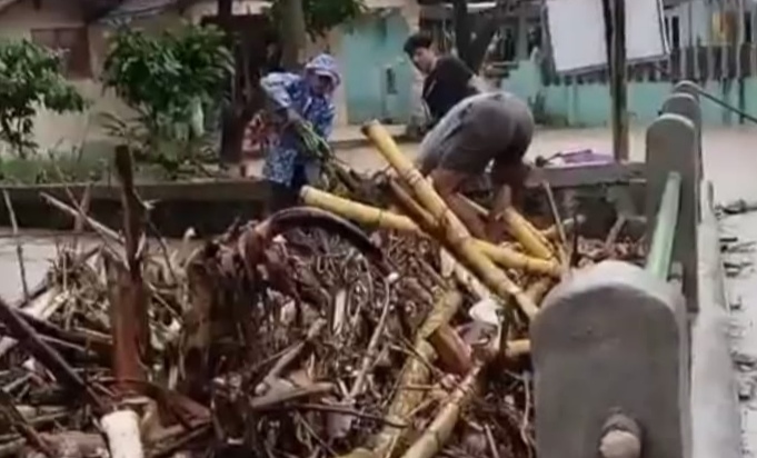 Banjir di Pringsewu Lampung, Personel BPBD Siaga di Lokasi Terdampak