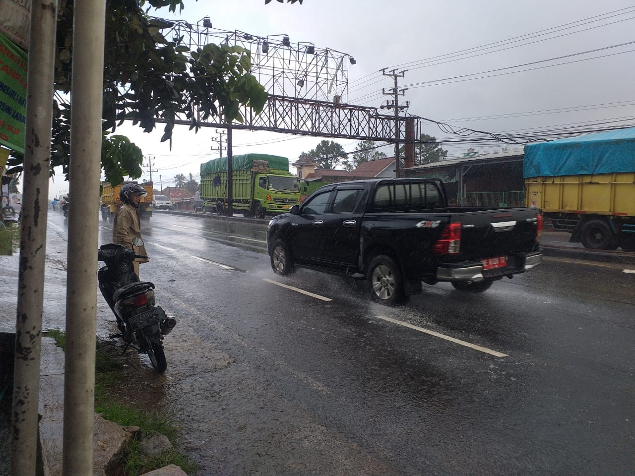 Waspada, Cuaca Ekstrem Kembali Hantui Lampung Jelang Weekend