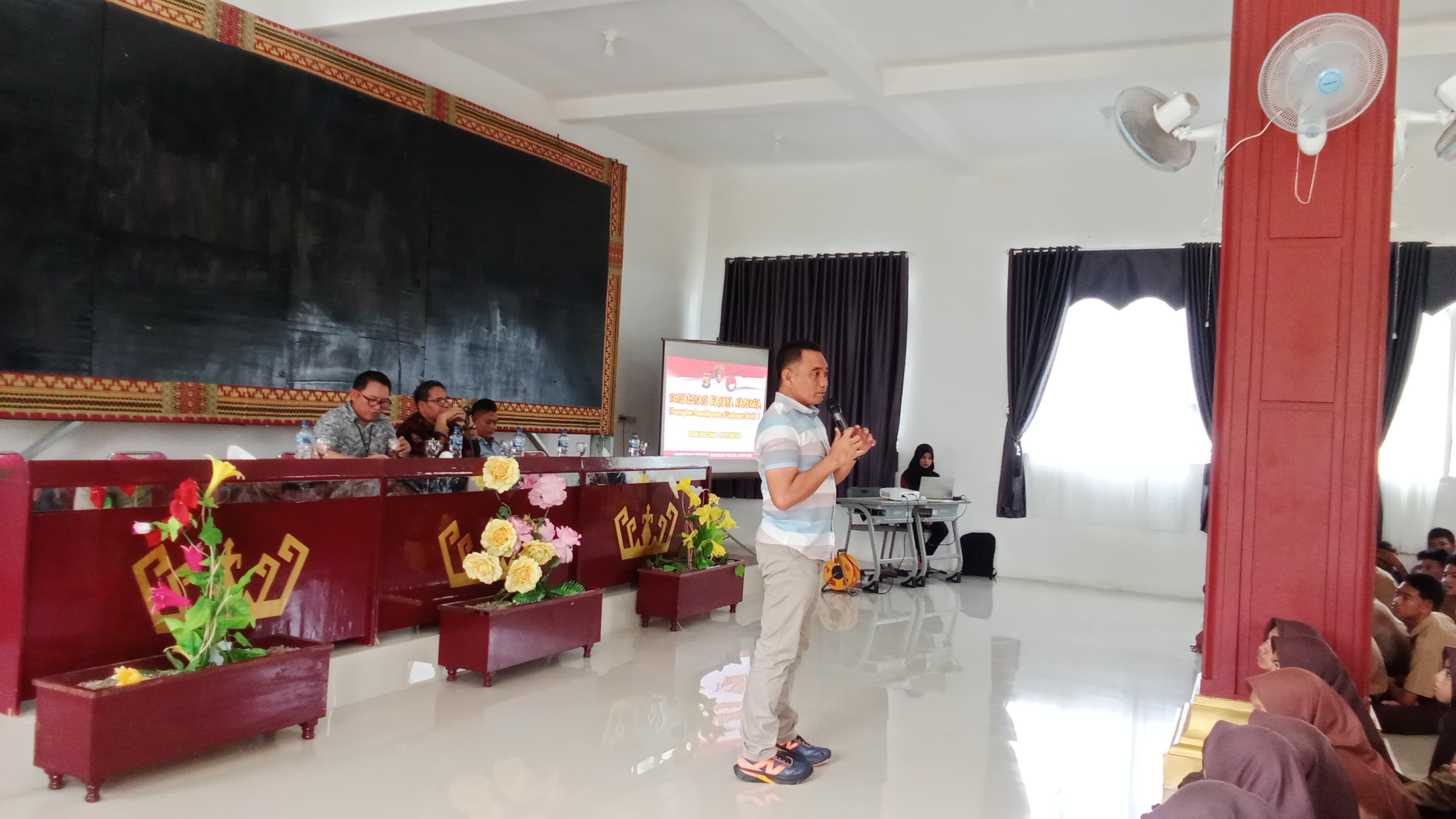 Ditresnarkoba Polda Lampung Bersama Kasat Narkoba Polres Lampura Sosialisasi Penyalahgunaan Narkoba