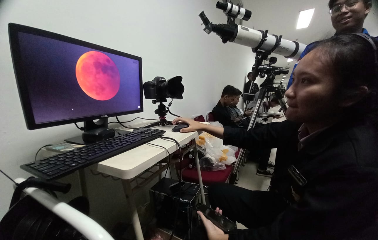 GERHANA BULAN TOTAL
