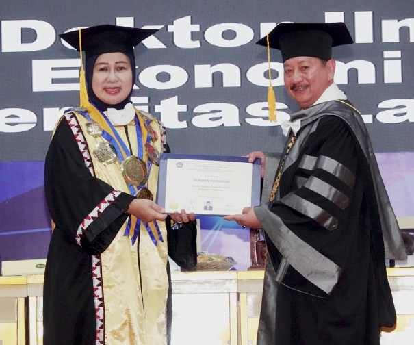 Karyanya sebagai Wali Kota Dinilai Sukses, Herman HN Terima Gelar Honoris Causa dari Unila