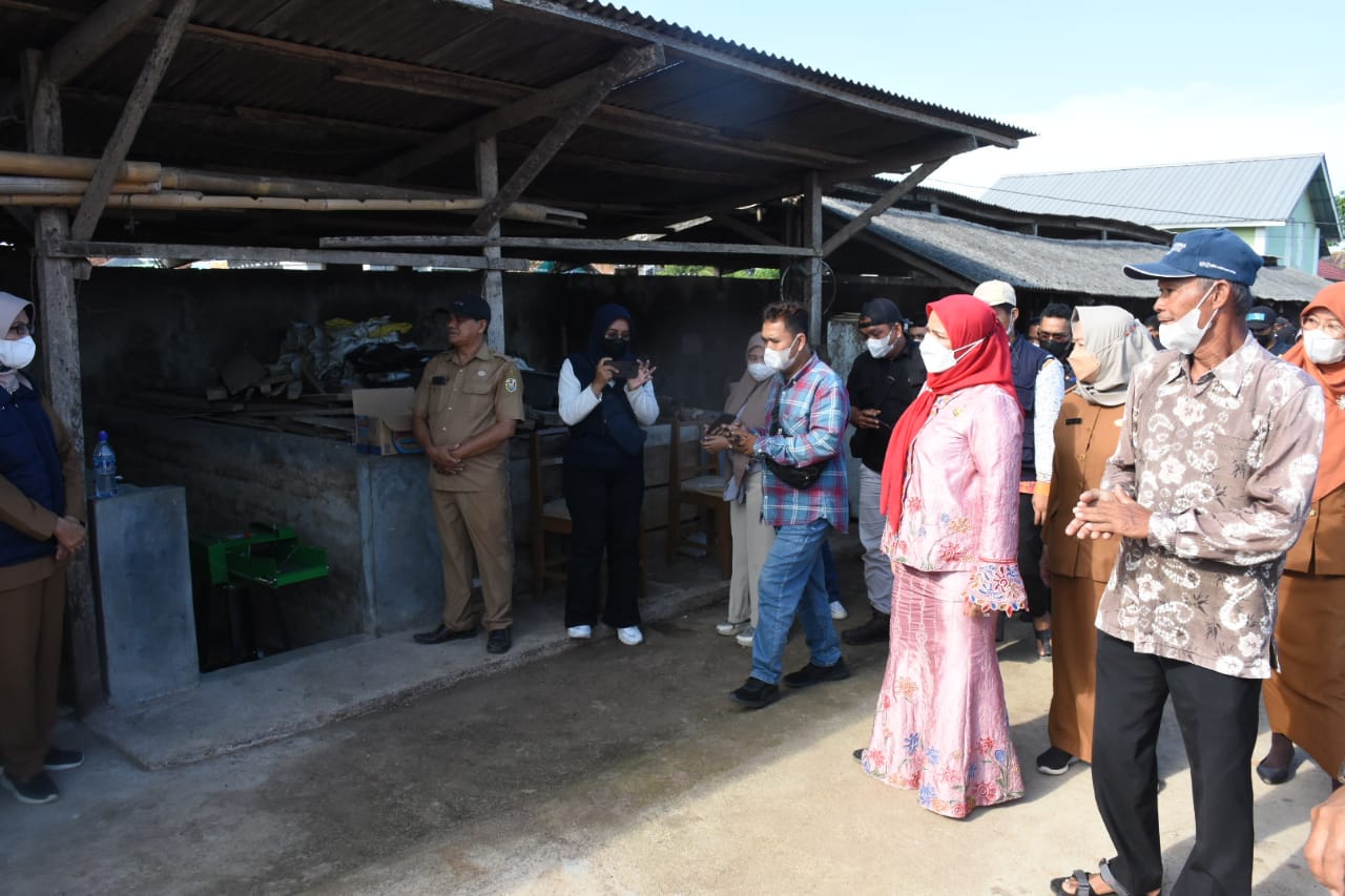 Eva Dwiana Minta Semua Kandang di Bandar Lampung Disemprot Disinfektan