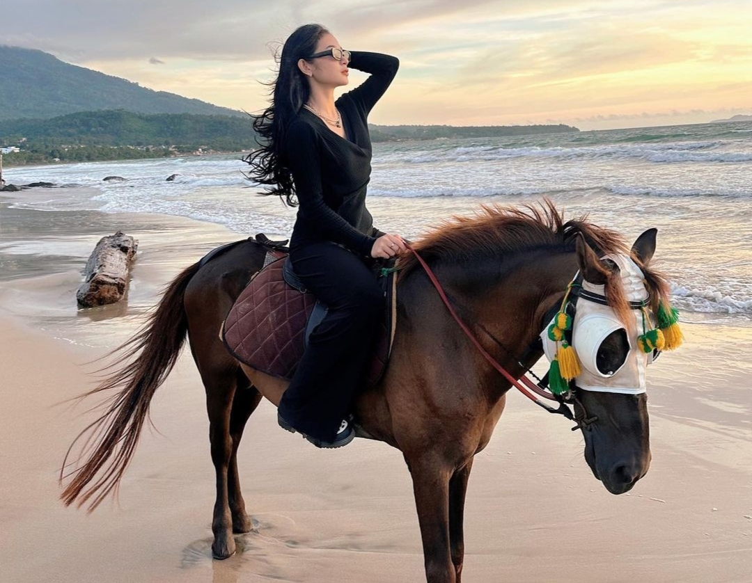 Healing Tipis-tipis ke Sanggar Beach Lampung Selatan, Nikmati Sunset Hingga Sensasi Berkuda di Pantai
