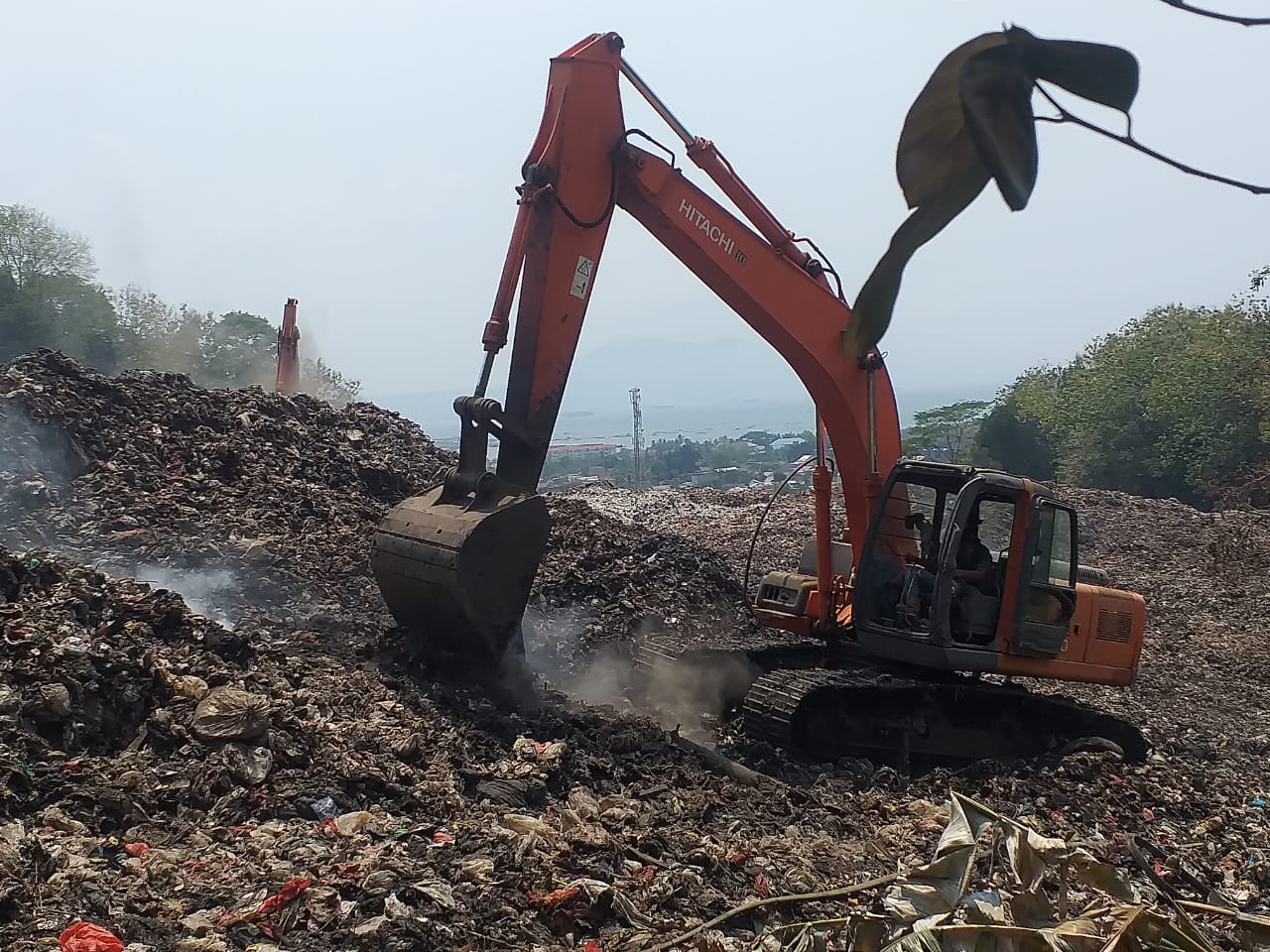 Kebakaran TPA Bakung Diprediksi Baru Dapat Teratasi Tuntas Empat Hari Kedepan