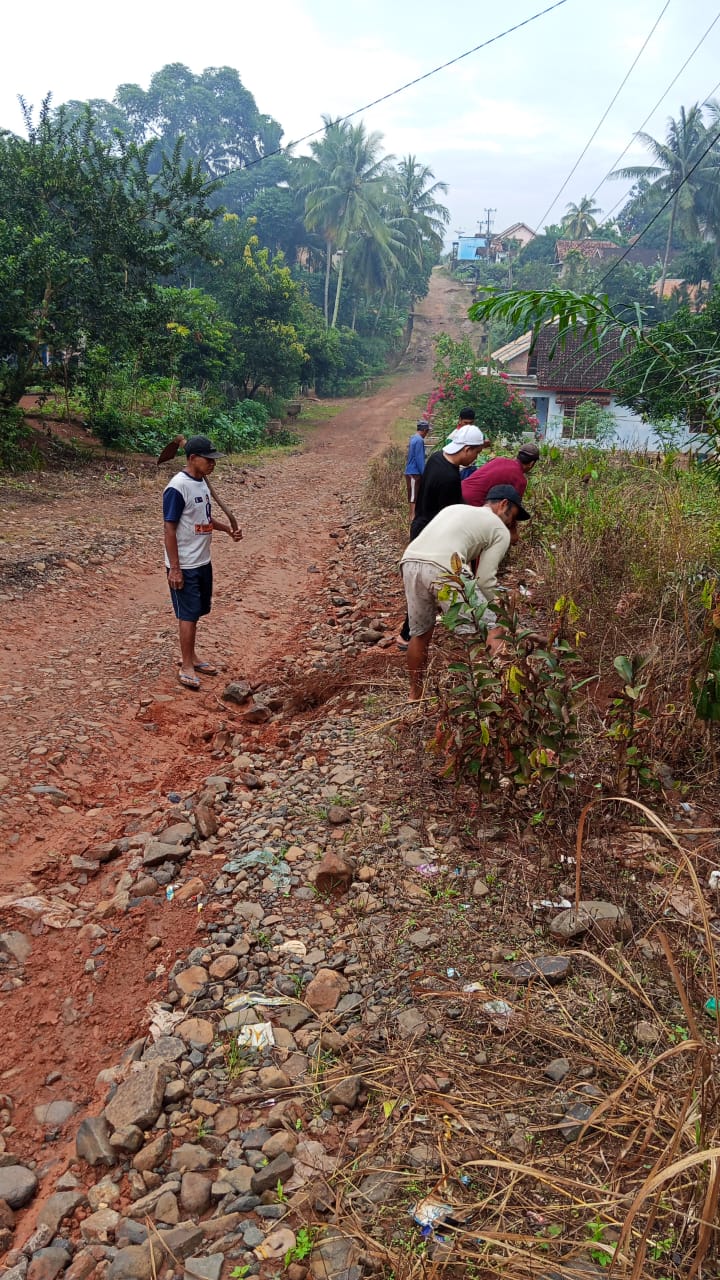 Masyarakat Kampung Bonglay Harap Perbaikan Jalan di Era Kepemimpinan Bupati Way Kanan Baru