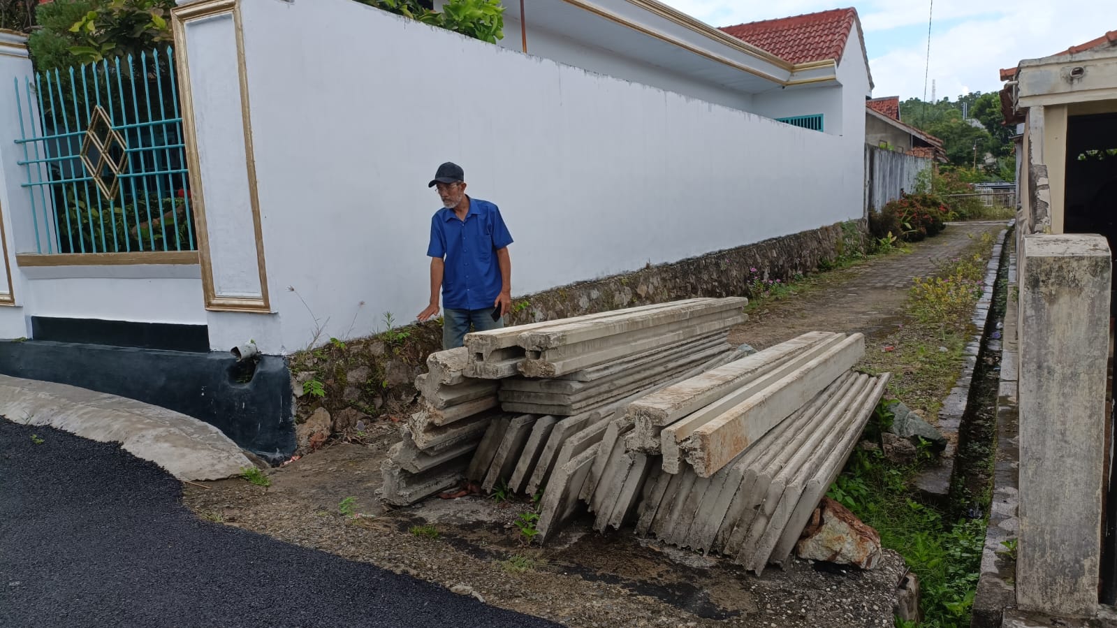Viral, Jalan Gang Ditutup Dengan Bahan Bangunan Beton, Begini Ceritanya