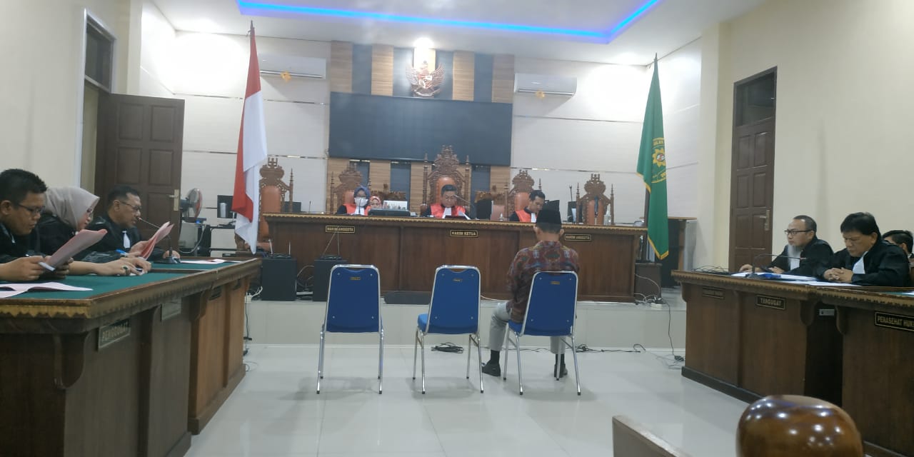 Sidang Perdana Ketua RT Wawan Didampingi 19 Pengacara, Kajari Bacakan Dakwaan Langsung