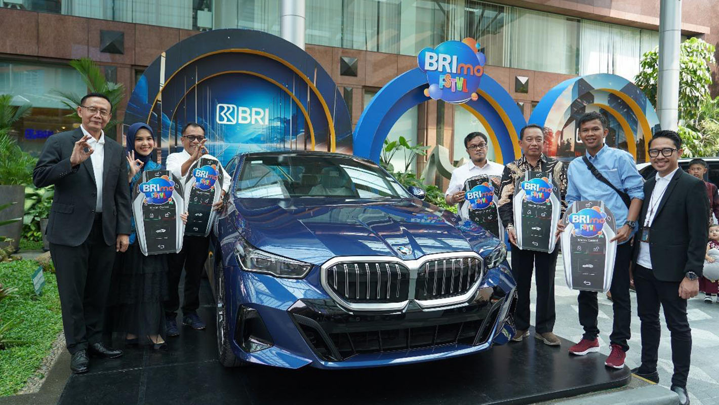 Apresiasi Nasabah Loyal, BRI Serahkan Hadiah BRImo FSTVL 2024