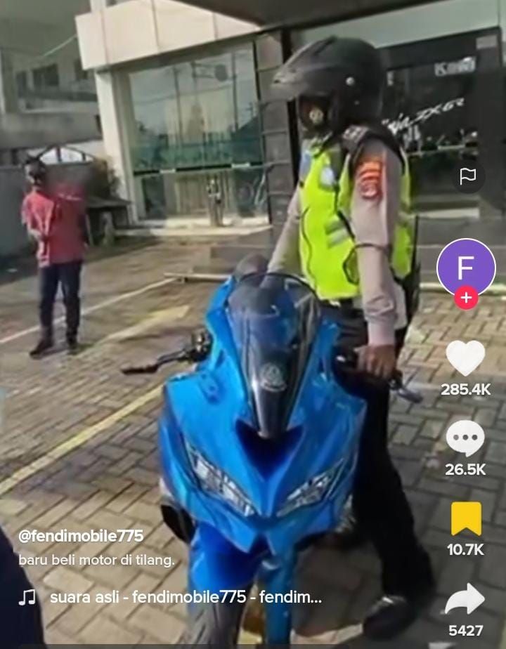 Viral, Video Polisi di Bandar Lampung Tilang Pengendara di Diler