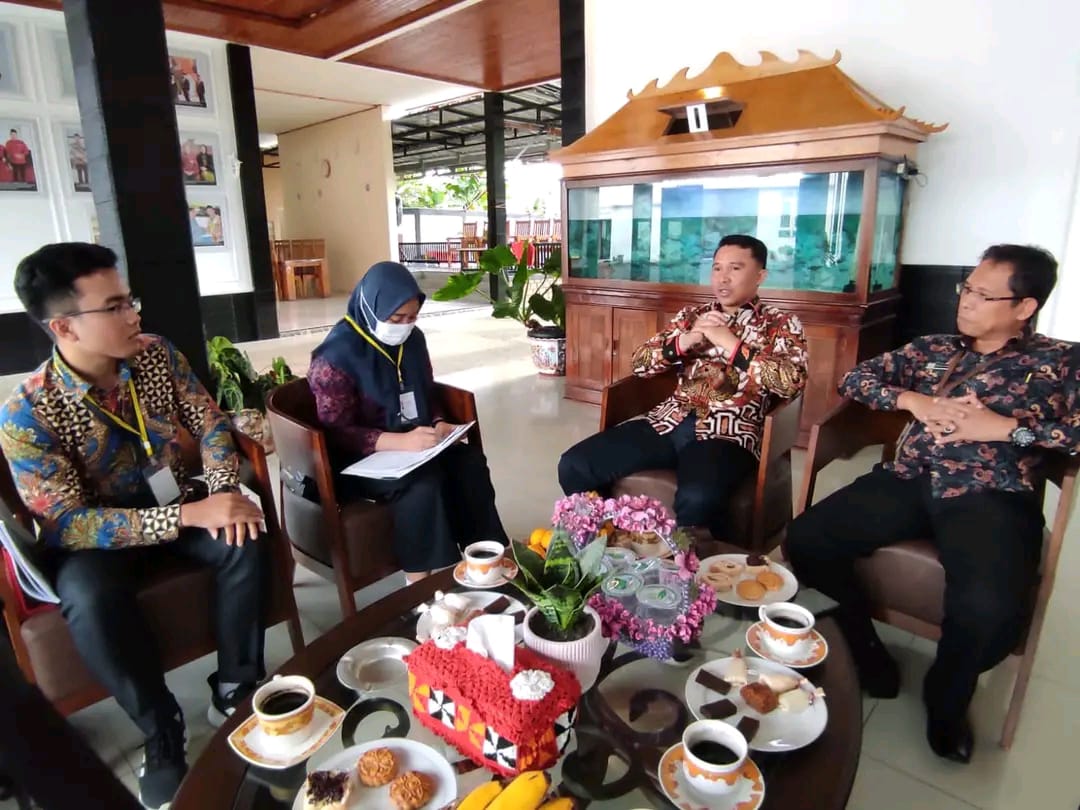 Bangun Data Kependudukan Tunggal, BPS Lampung Barat Sambangi Kediaman Bupati dan Ketua DPRD