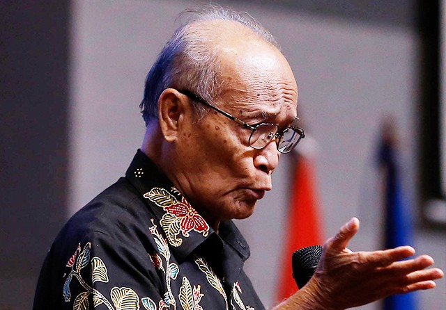 Senyum Mujahid Syafii Maarif