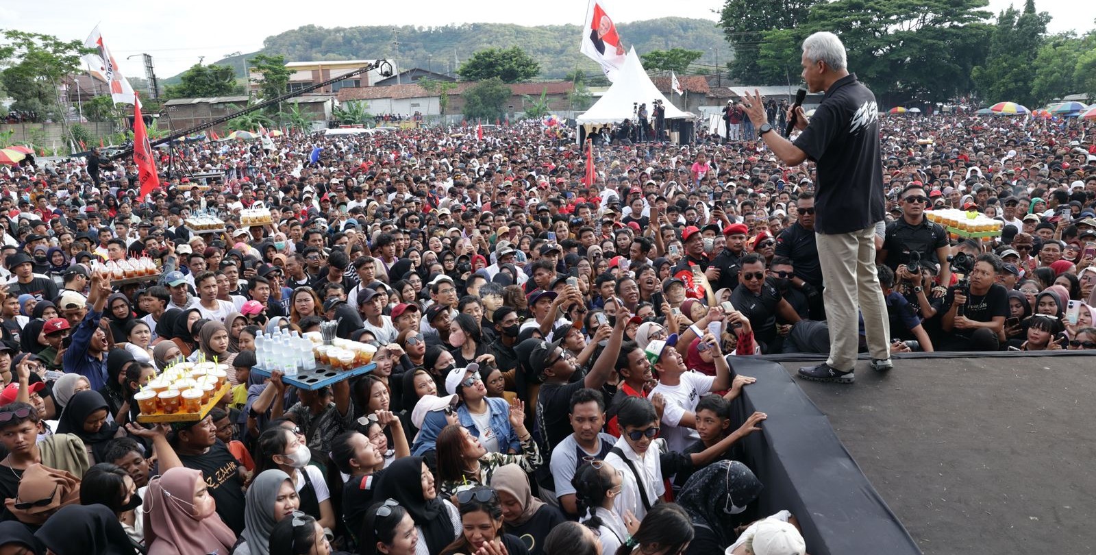 Seruan Ganjar Presiden Menggema di Hajatan Rakyat Kendal