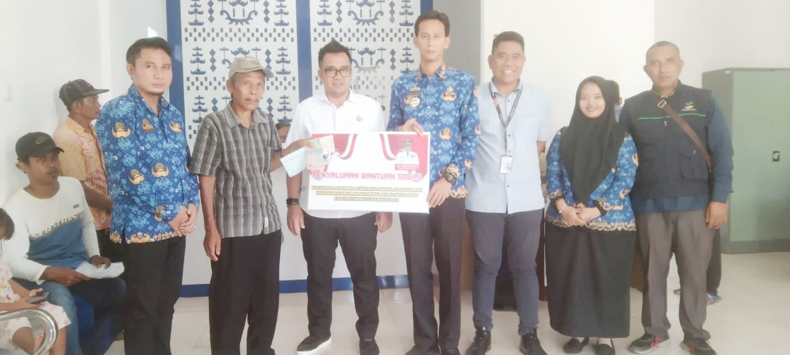 Dinsos Mesuji Salurkan Bansos KPM, Ratusan Masyarakat Jadi Sasaran