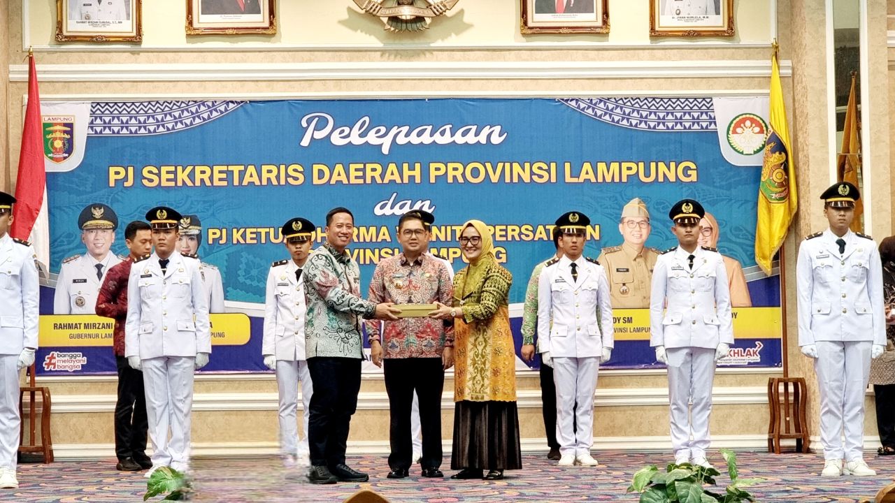 Purna Bhakti, Sekprov Fredi Beri Kenang-kenangan Ke Teknokrat