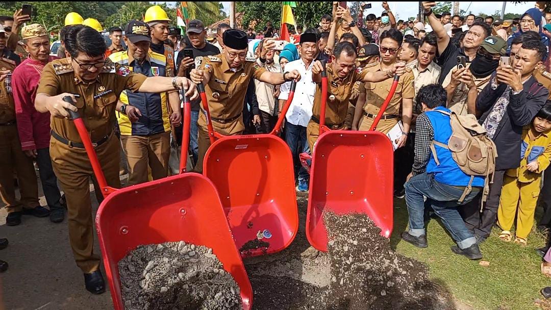 Jalan Provinsi Lampung Utara Mulai Diperbaiki