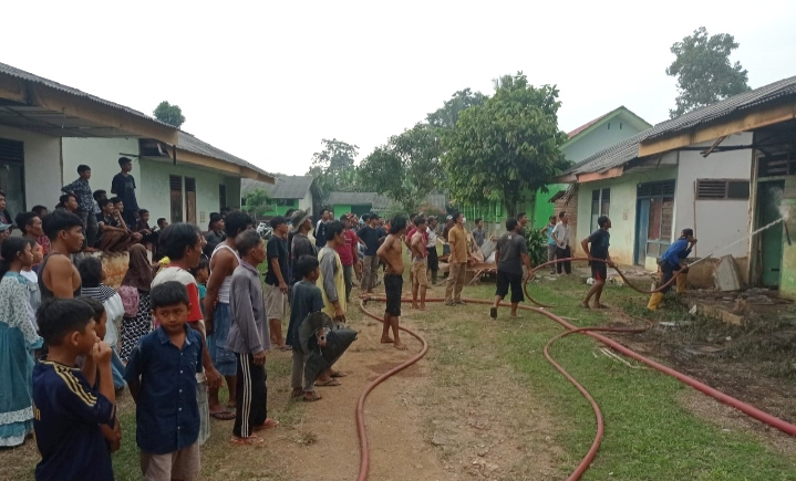 Bikin Heboh, Mobil Terbakar di Pringsewu