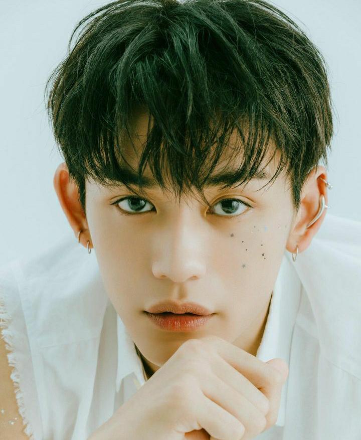 Mengejutkan! Lucas Resmi Umumkan Tinggalkan WayV dan NCT