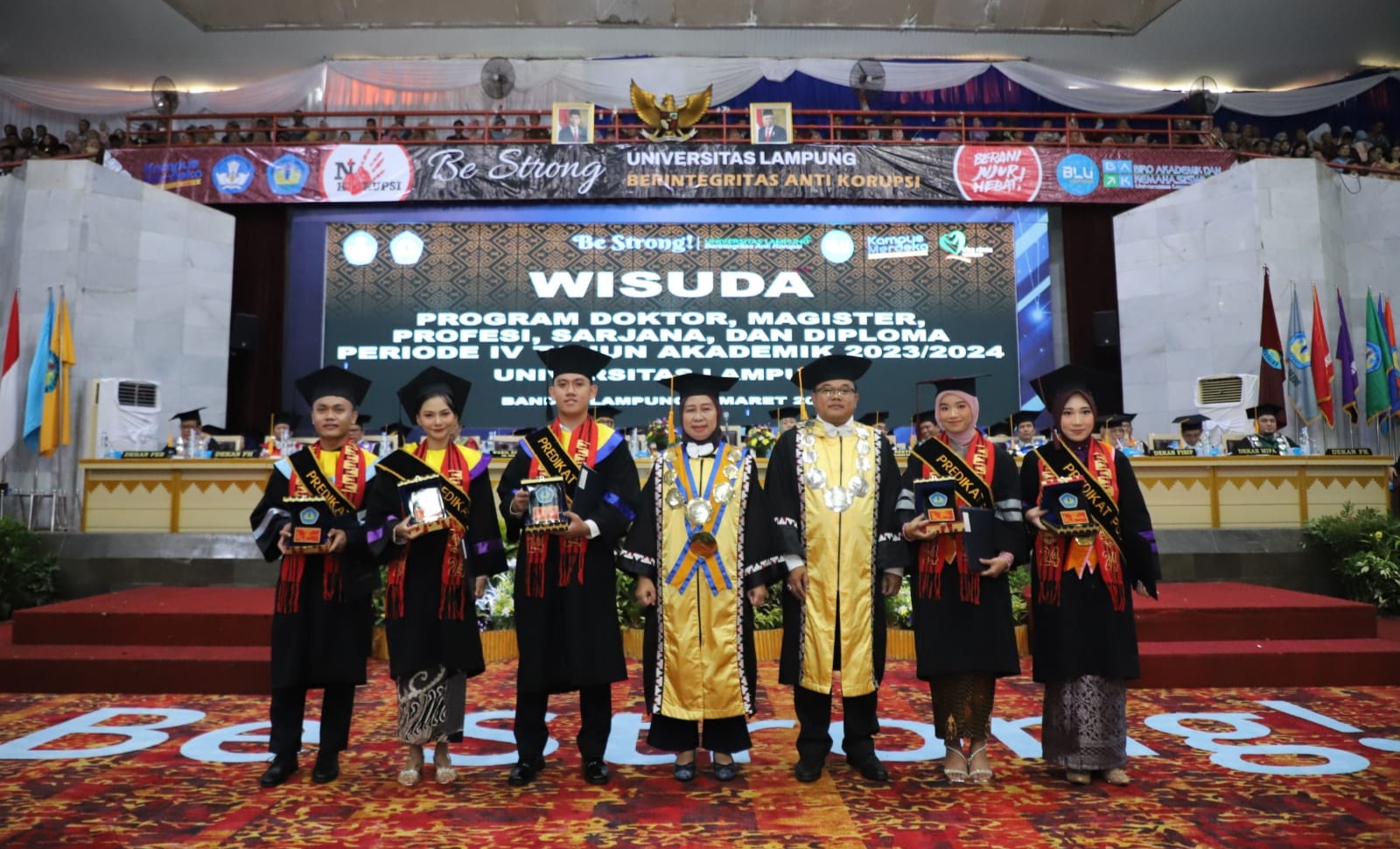 1022 Mahasiswa Ikuti Prosesi Wisuda Unila Periode IV TA 2023/2024, Berikut Daftar Lulusan Terbaiknya