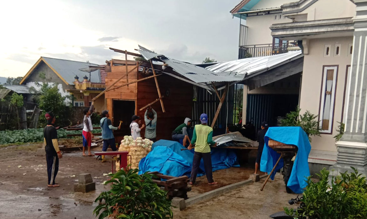 Puting Beliung di Lampung Barat, Delapan Rumah Rusak, Begini Kondisinya