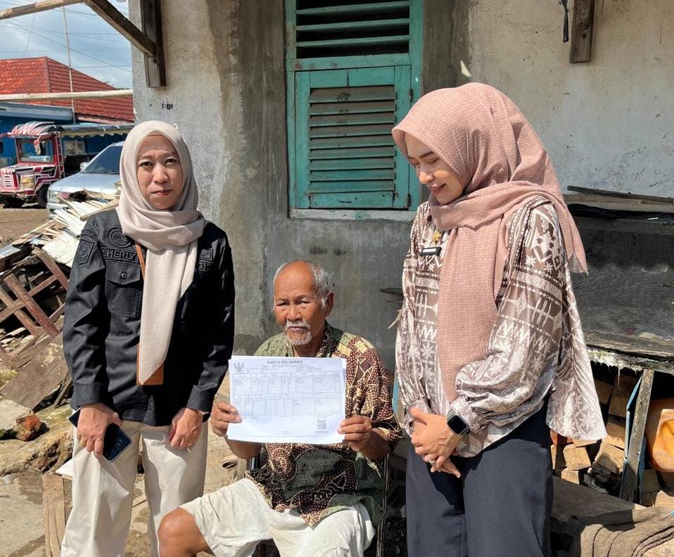 Pemkot Bandar Lampung Mulai Bagikan Dokumen Adminduk Pengganti Kepada Korban Banjir