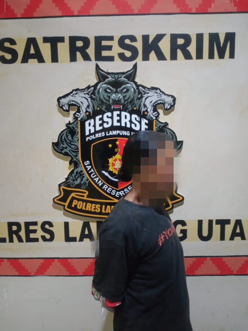 Aksinya Dipergoki Pemilik Rumah, IRT Ini Pukul Kepala Korban Menggunakan Sepotong Kayu