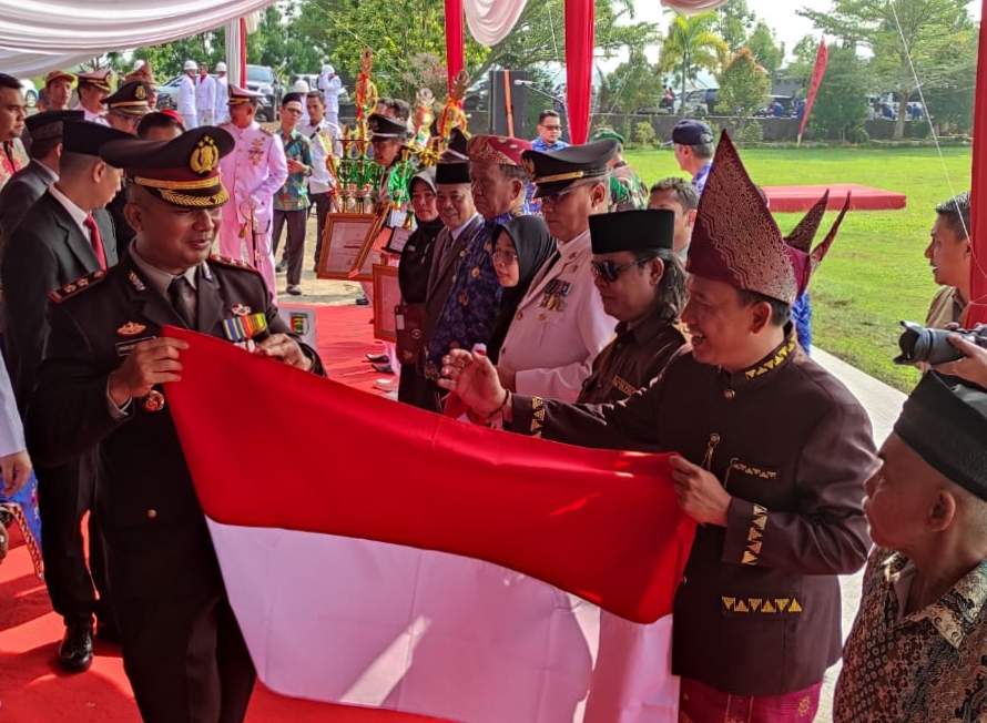 HUT Pesawaran, Bagikan 10 Ribu pcs Bendera Merah Putih