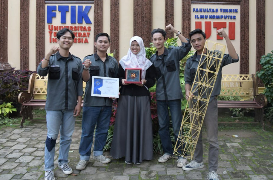 Selamat! Mahasiswa Teknik Sipil UTI Sabet Dua Gelar