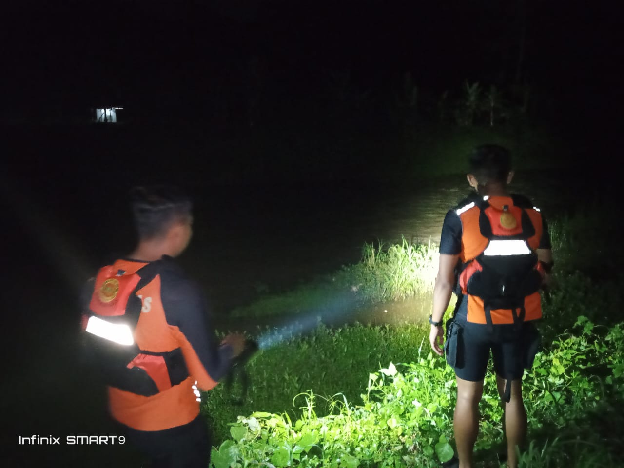 Mahasiswa KKN Hanyut di Sungai Way Sabu, Tim SAR Lakukan Pencarian