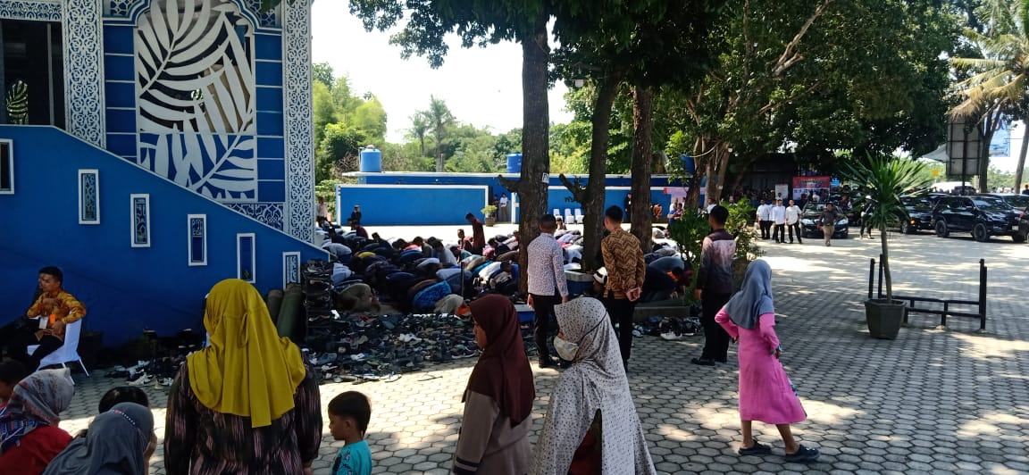 Jamaah Membludak di Masjid Airan