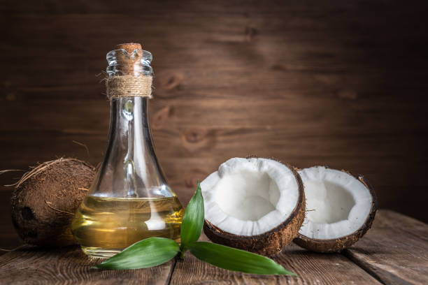 Mau Rambut Sehat dan Berkilau? Ini 6 Manfaat Minyak Kelapa untuk Perawatan Sehari-hari