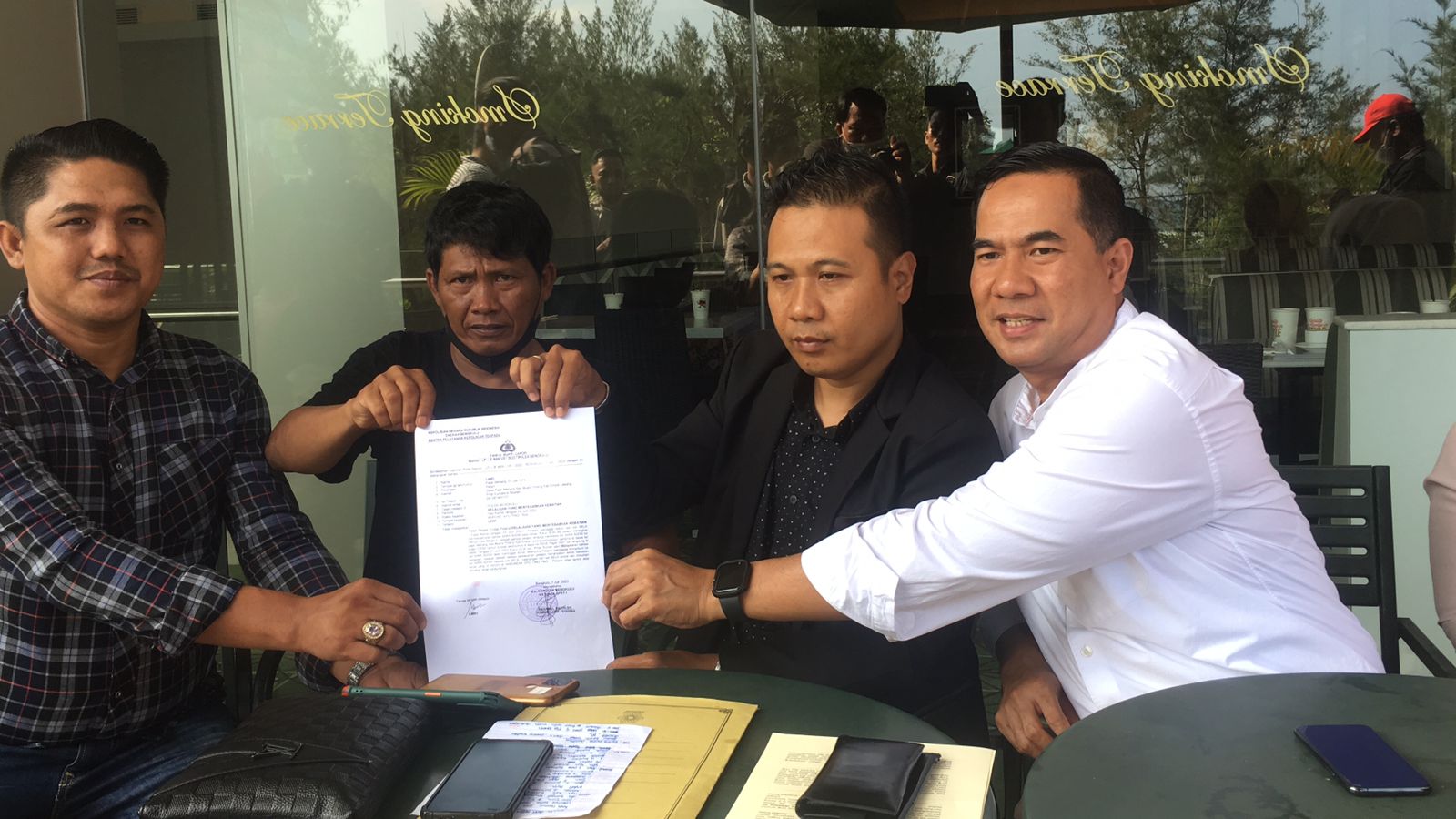 Gara-Gara Miras Oplosan, Ayu Ting-Ting Dilaporkan ke Polda Bengkulu