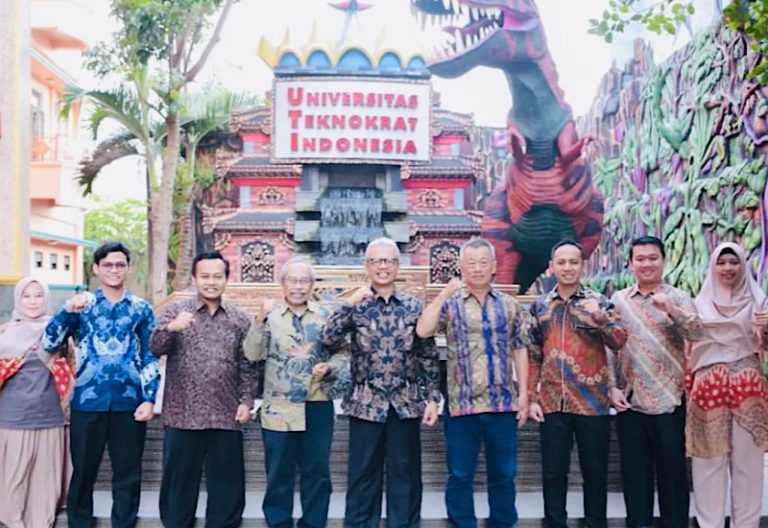 Tiga Dosen Universitas Atmajaya Kunjungi Teknokrat