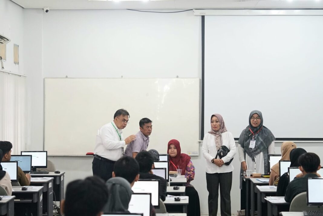 Wakil Rektor Unila Monitor Pelaksanaan UTBK SNBT 2023