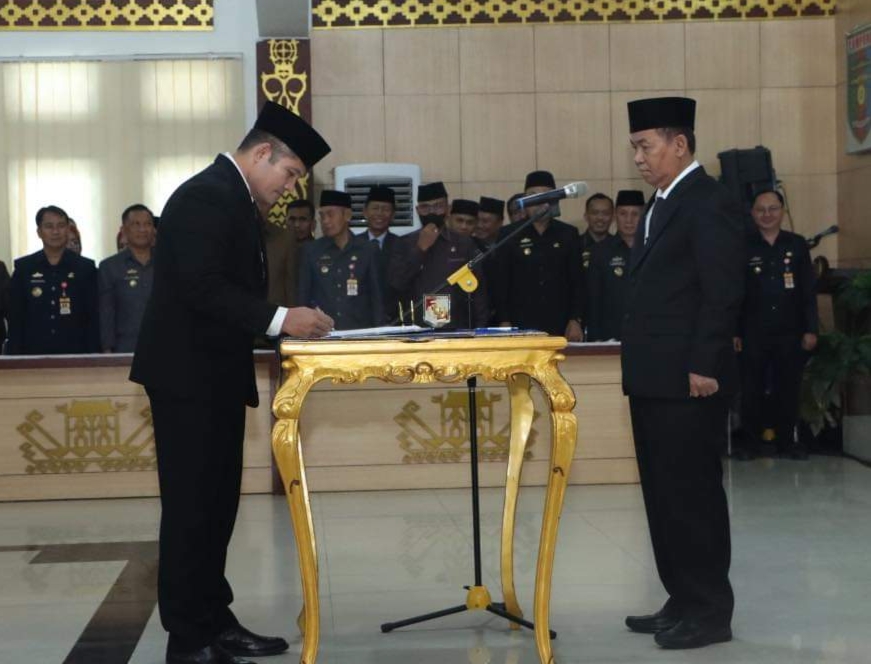 15 Pejabat Eselon II dan III Lampura Dilantik
