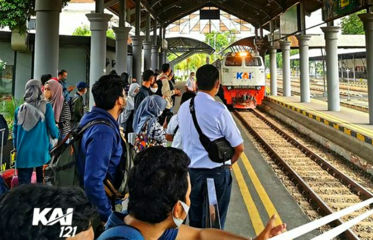 Apakah Naik Kereta Masih Butuh Surat Vaksin? Simak Penjelasan Berikut
