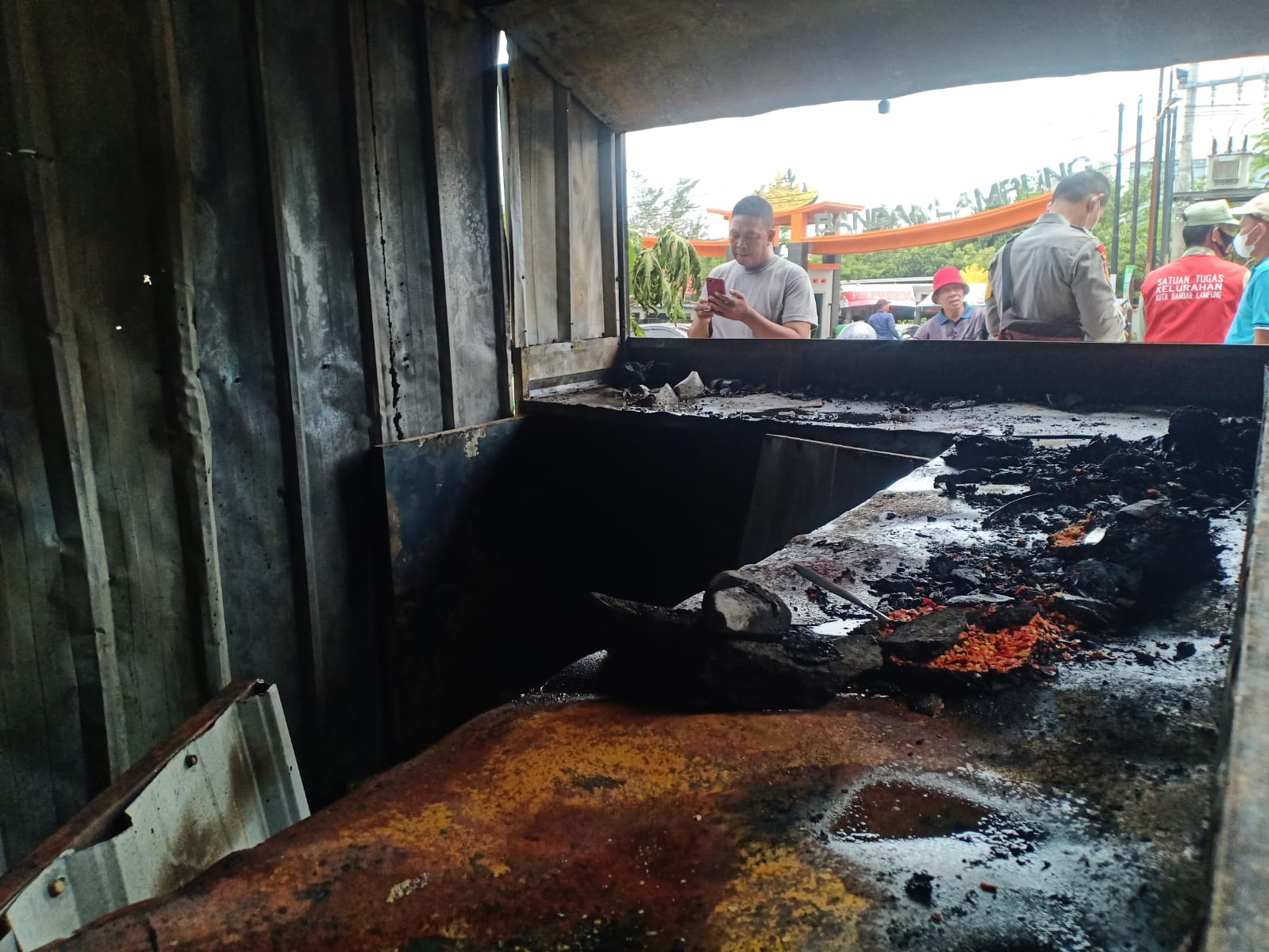Diduga Kompor Meledak, Warung Geprek Ayam Terbakar