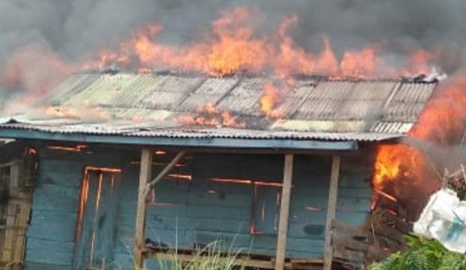Kebakaran Hebat Hanguskan Rumah Hadi Isman hingga Tinggal Puing-puing