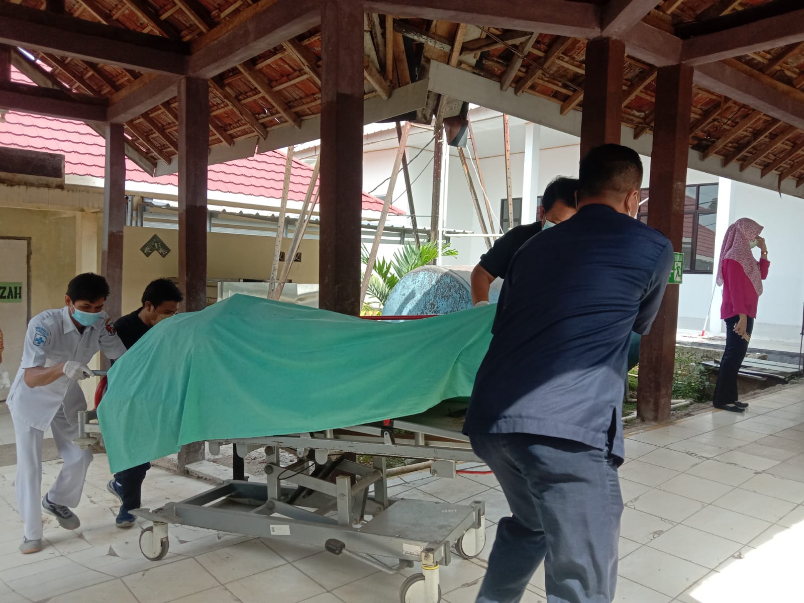 Suasana Haru Selimuti Warga Sukamaju, Keluarga Minta Pelakunya Ditangkap