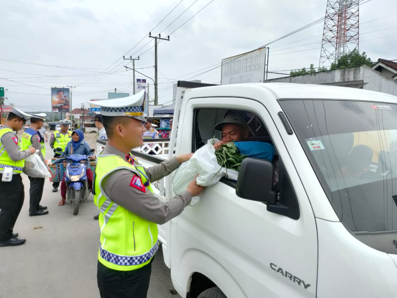 Pengendara Tertib Lalu Lintas Diberi Reward Polres Mesuji