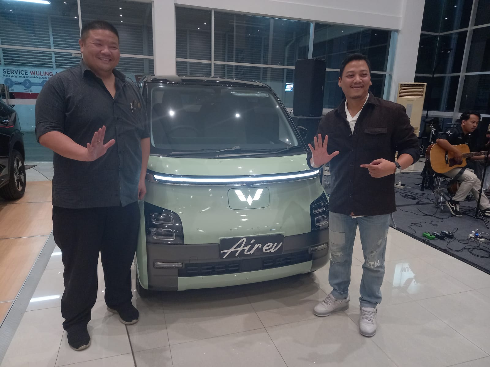 Kreatif! Pemuda Lampung Gagas Electric Vehicle Taxi Online Pertama di Kota Tapis Berseri