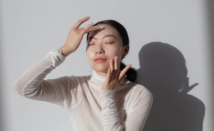 Pemilik Wajah Berjerawat Wajib Hindari Skincare Dengan Kandungan Ini